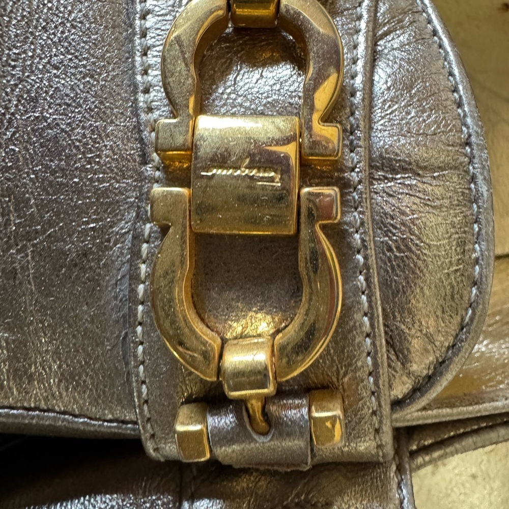 Genuine Ferragamo Gold flats. SZ 7 1/2. - Picture 7 of 9